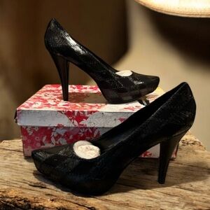 NWT Chinese Laundry Women’s Ready Patch Work Heels